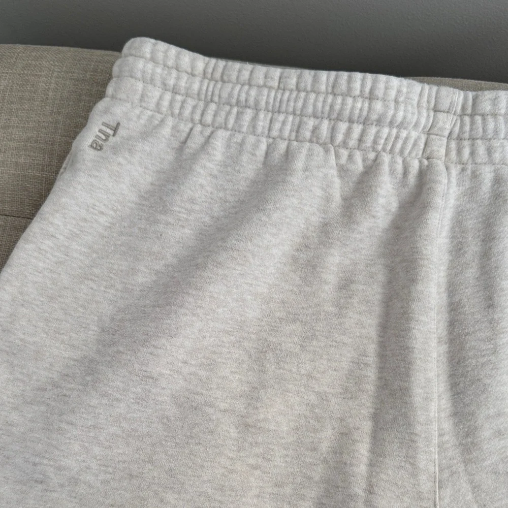 TNA Cozy  Aritzia Heathered Gray Shorts - Picture 5 of 5